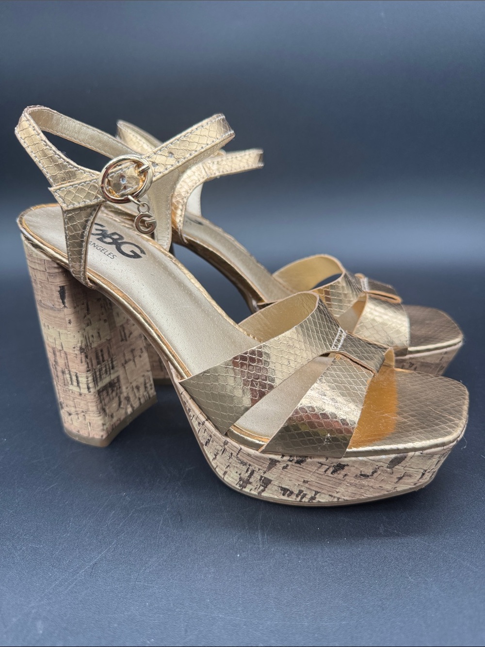 GBG Los Angeles Metallic Gold Platform Block Heel Sandals Size 7 Like New